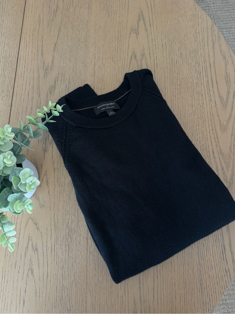 Banana Republic 100% Merino Wool Black Crewneck Sweater Men’s Size Small